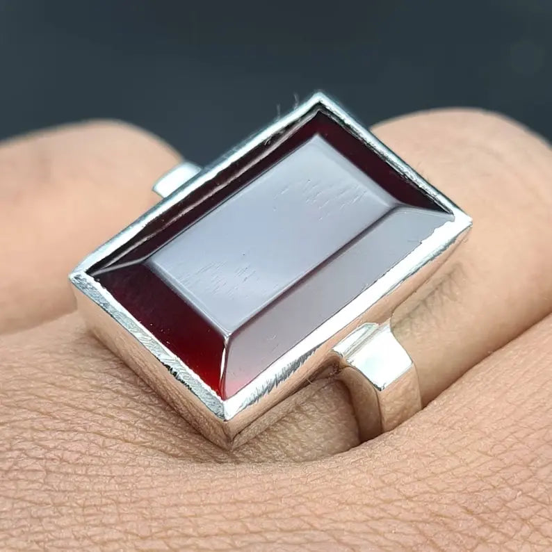 High-Quality Hand-Crafted Original Yemeni Aqeeq Rings for Men and Women Featuring Expertly Set Agate Stone in Silver - Heavenly Gems