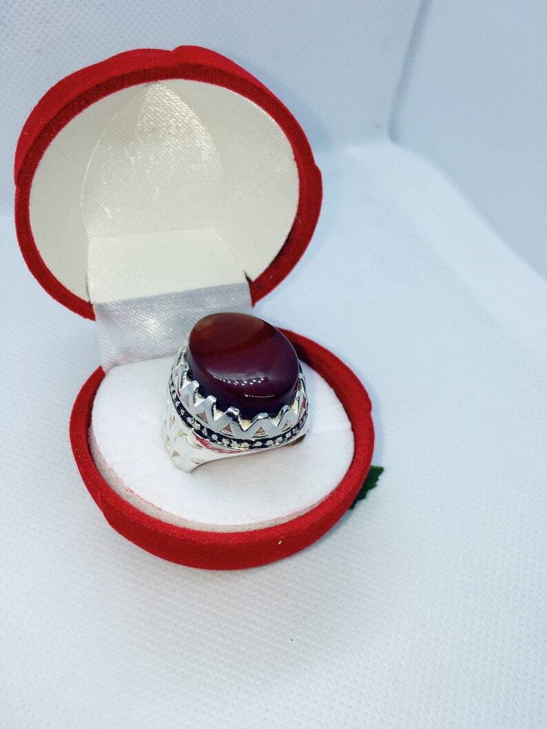 Men's Natural Brown Yemeni Aqeeq ring in Cutting style Blood red Under Light - Heavenly Gems