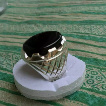 Original Yemeni Aqeeq Black Aqeeq Haqeeq Akik Stone ring Blood red under light - Heavenly Gems