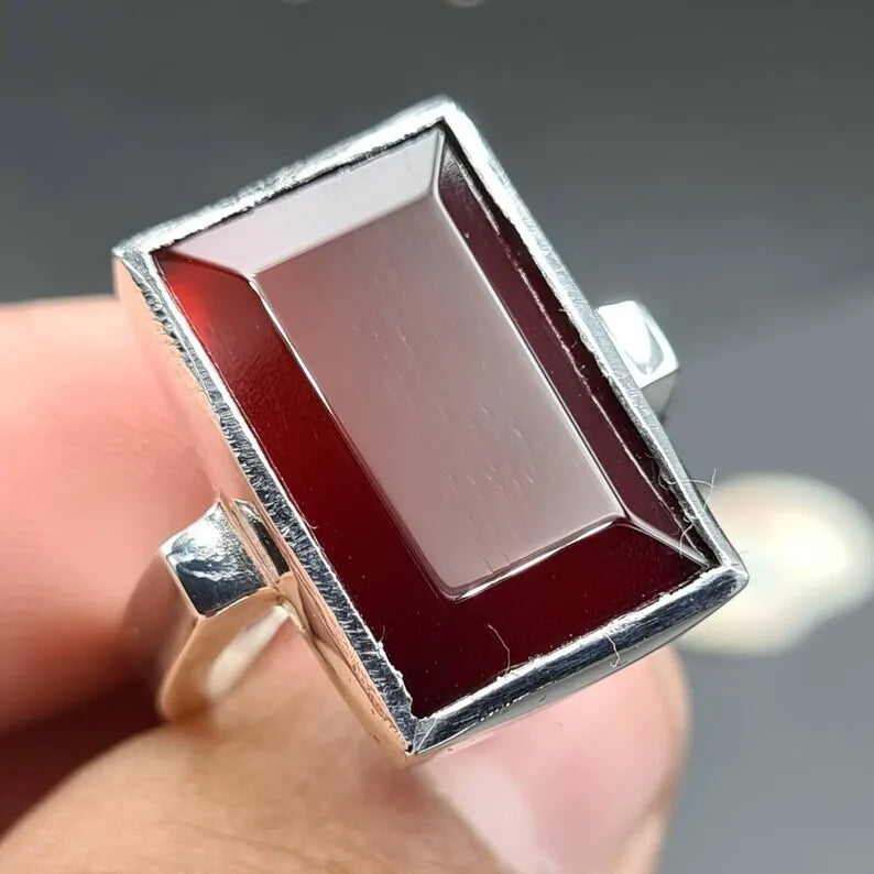 High-Quality Hand-Crafted Original Yemeni Aqeeq Rings for Men and Women Featuring Expertly Set Agate Stone in Silver - Heavenly Gems