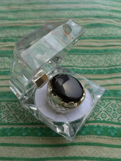 Original Yemeni Aqeeq Black Aqeeq Haqeeq Akik Stone ring Blood red under light - Heavenly Gems