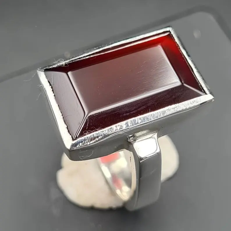 High-Quality Hand-Crafted Original Yemeni Aqeeq Rings for Men and Women Featuring Expertly Set Agate Stone in Silver - Heavenly Gems