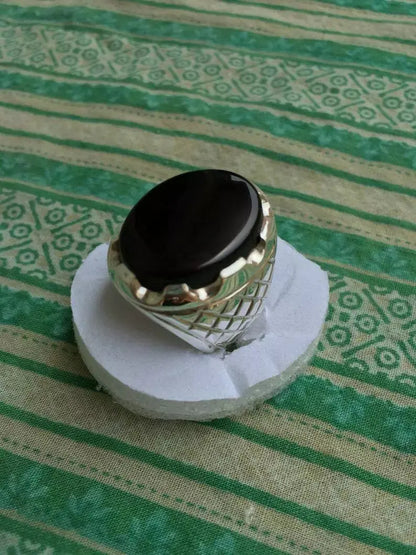 Original Yemeni Aqeeq Black Aqeeq Haqeeq Akik Stone ring Blood red under light - Heavenly Gems